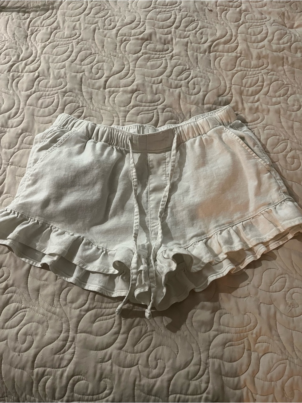 American Eagle Ruffle Hem Drawstring Shorts - White Size Small